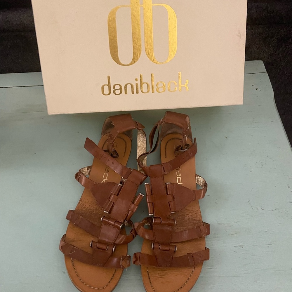 Daniblack size 8 1/2 gladiator sandals